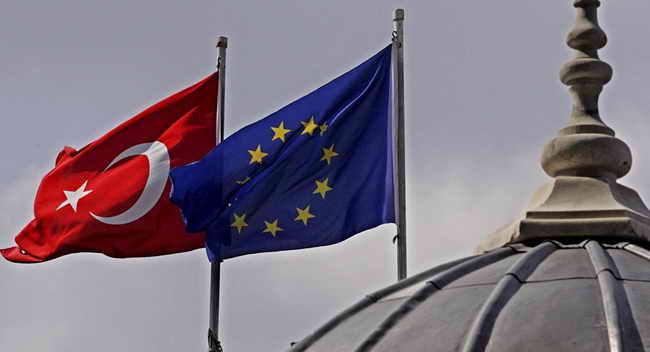 Флаги ЕС и Турции